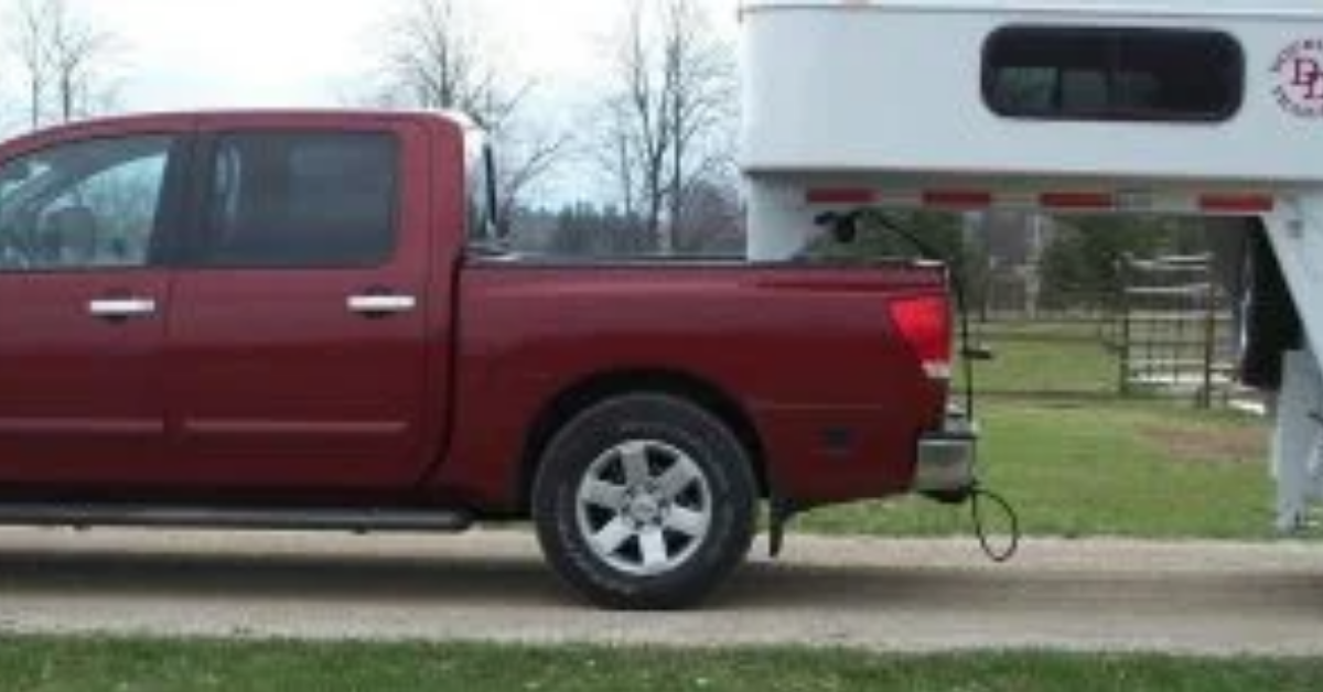 How to Position a Gooseneck Hitch in Your Truck Bed
